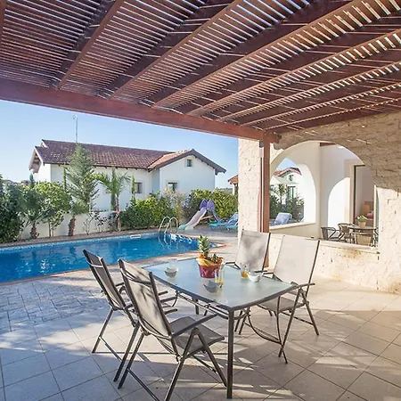 In Ayia Thekla Sleeps 6 Includes Swimming Pool And Air Con 1 Villa *