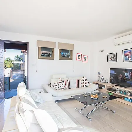 In Ayia Thekla Sleeps 6 Includes Swimming Pool And Air Con 1 Вилла *