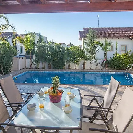 In Ayia Thekla Sleeps 6 Includes Swimming Pool And Air Con 1 * Agia Napa