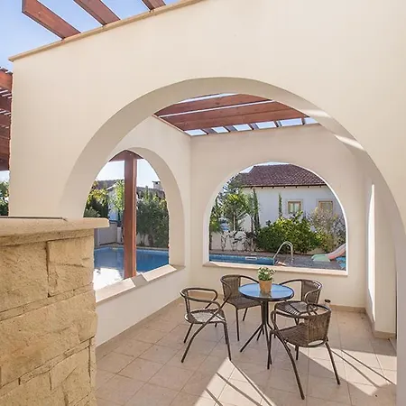 Villa In Ayia Thekla Sleeps 6 Includes Swimming Pool And Air Con 1 *